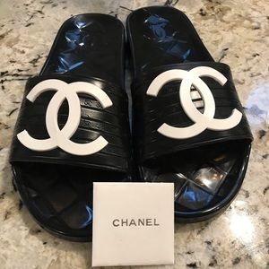 chanel black jelly slides